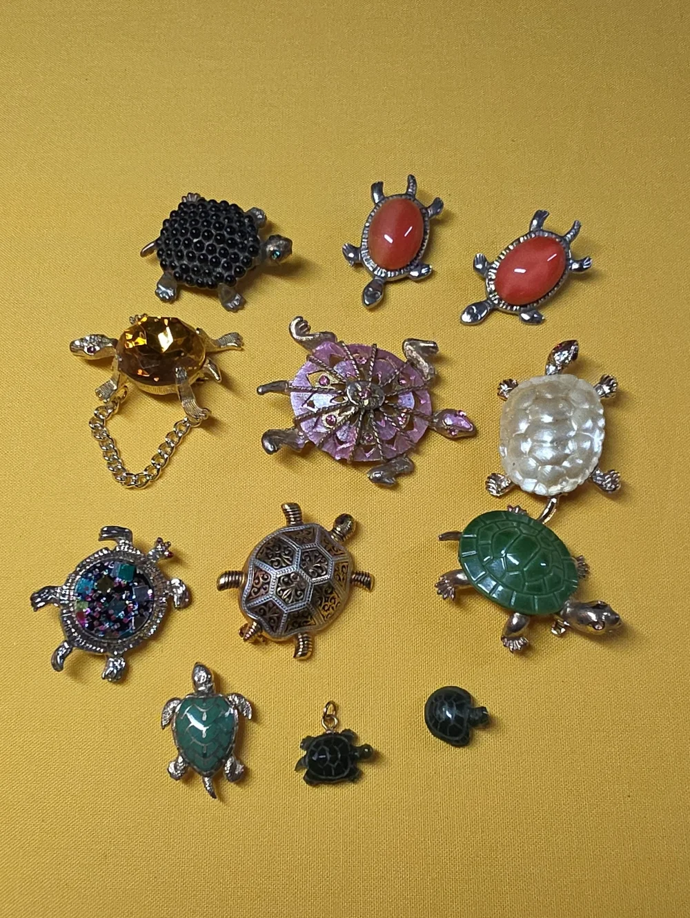 Vtg Costume Jewelry Turtle Lot 12pcs ▪︎ Brooches, Clip Earrings, Pendant - Picture 2 of 9